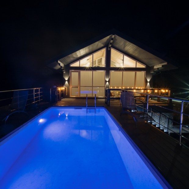 Фотографии Коттеджа
Частный Дом с Бассейном Мансардой и Видом на Горы