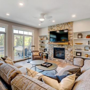 Фотография гостевого дома New Luxury Loft #305 Near Resort - Huge Hot Tub & Views - FREE Activities & Equipment Rentals Daily