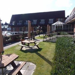 Фотографии гостиницы
Lakeside International Hotel