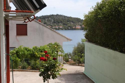 Фотография гостевого дома Apartments by the sea Kali, Ugljan - 8234