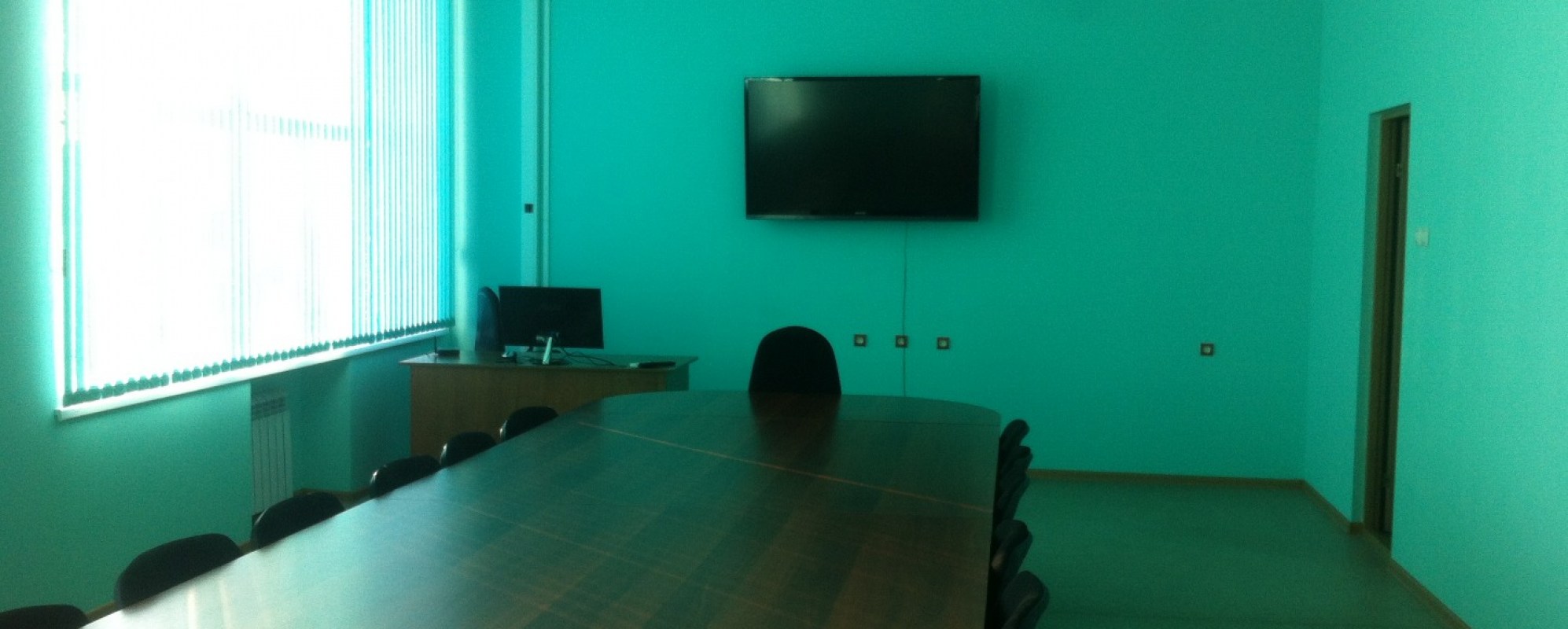 Фотографии комнаты для переговоров Бизнес-инкубатора Паршин