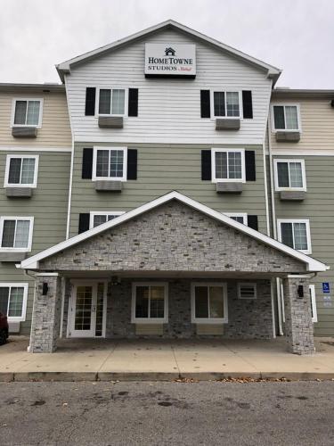Фотография мотеля HomeTowne Studios by Red Roof Columbus