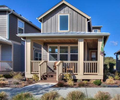 Фотография гостевого дома Windswept Cottage - Oyhut Bay Seaside Village