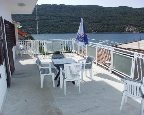 Фотография гостевого дома Apartments by the sea Grebastica, Sibenik - 482