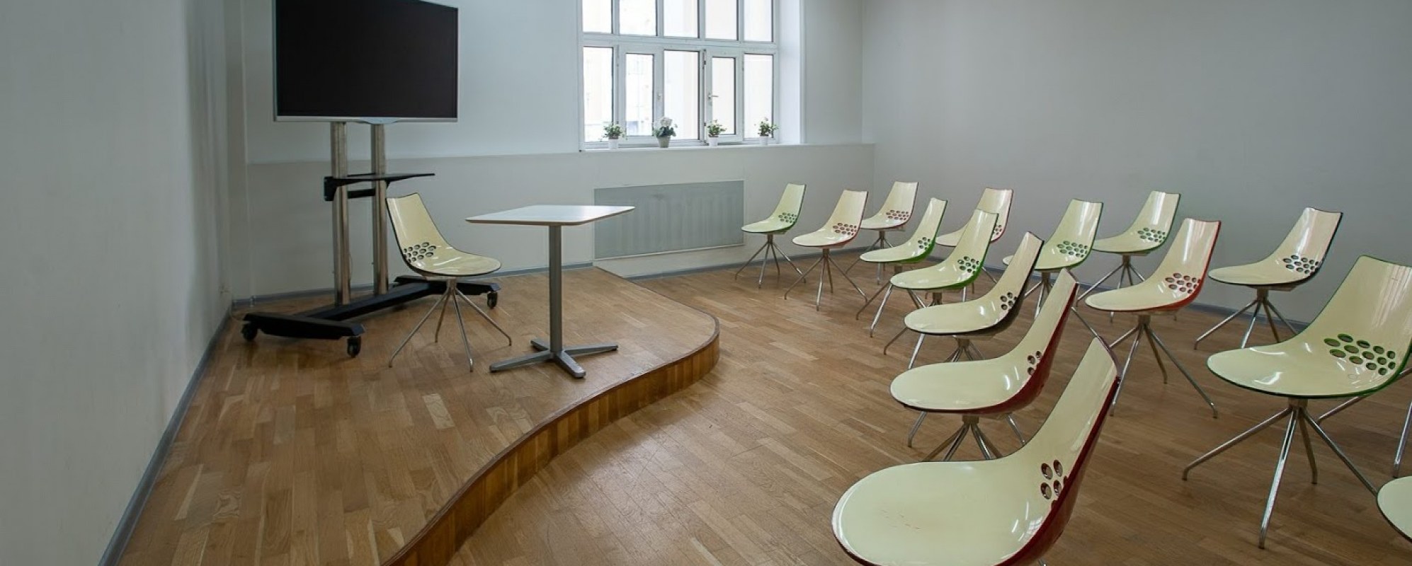 Фотографии конференц-зала КЦ Зодчие Лекторий №114