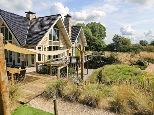 Фотография гостевого дома Luxurious Holiday Home with Jacuzzi in Noordwijk