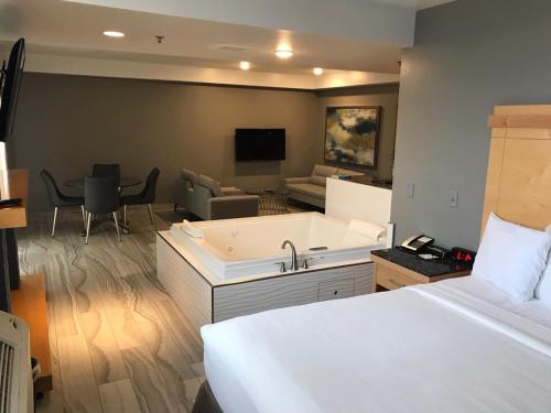 Фотография гостиницы LivINN Hotel St Paul East / Maplewood