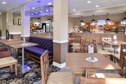 Фотография гостиницы Holiday Inn Express Hotel & Suites Bonita Springs/Naples, an IHG Hotel