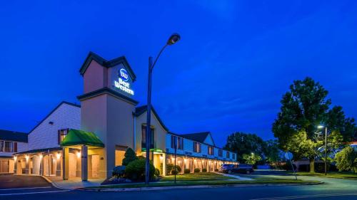 Фотография мотеля SureStay Hotel by Best Western East Brunswick
