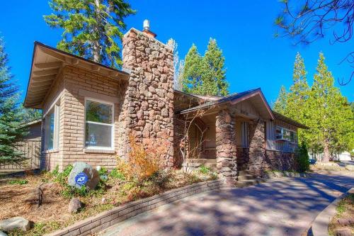 Фотографии гостевого дома 
            Cheyenne Chalet by Lake Tahoe Accommodations