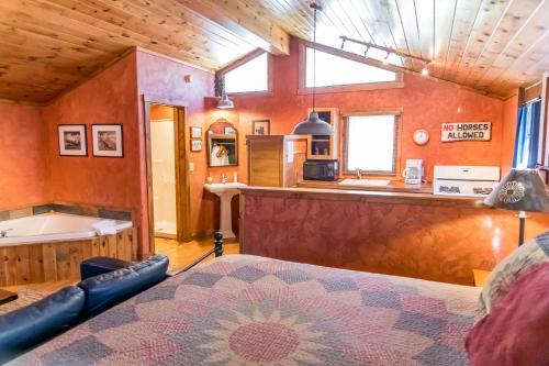 Фотография гостевого дома Ruidoso Lodge Cabin # 6