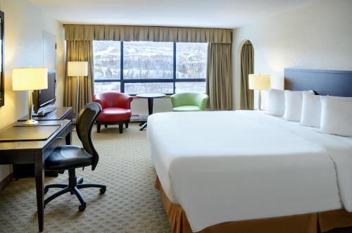 Фотография гостиницы Greenwood Inn & Suites