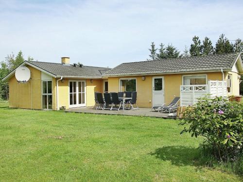 Фотография гостевого дома Four-Bedroom Holiday home in Jerup 9