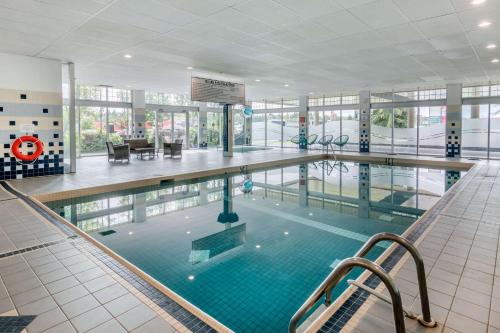 Фотография гостиницы Super 8 by Wyndham Macleod Trail Calgary