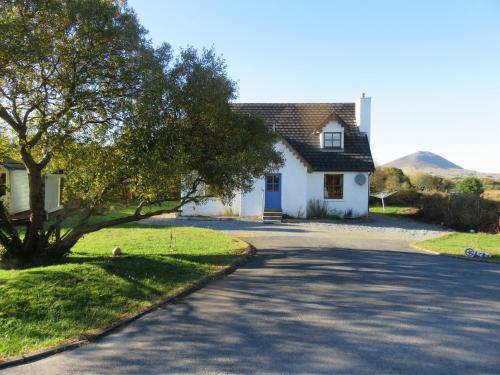 Фотография гостевого дома Letterfrack Farm Cottage in village on a farm beside Connemara National Park