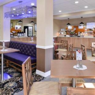 Фотографии гостиницы
Holiday Inn Express Hotel & Suites Bonita Springs/Naples, an IHG Hotel