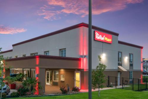 Фотография гостиницы Red Roof Inn PLUS+ Fort Worth - Burleson