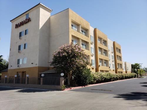 Фотография гостиницы Ramada by Wyndham Bakersfield