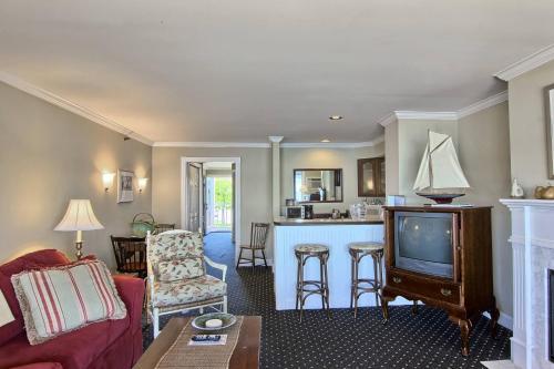 Фотография гостевого дома 210 Water Street Inn