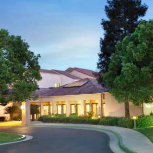 Фотографии гостиницы 
            Courtyard by Marriott Bakersfield