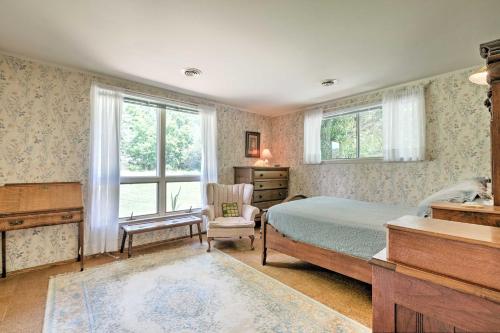 Фотография гостевого дома Stair-Free Lexington Home with Blue Ridge Mtn Views!