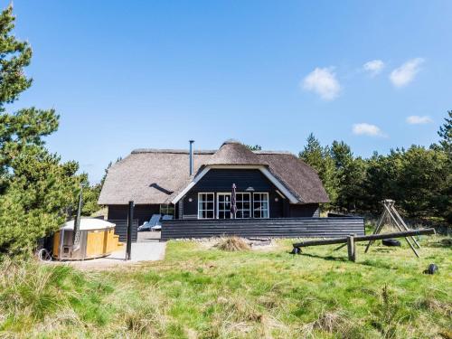 Фотография гостевого дома Holiday home Blåvand CCXVII