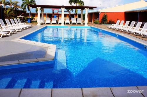 Фотография гостиницы Aruba Blue Village Hotel and Apartments