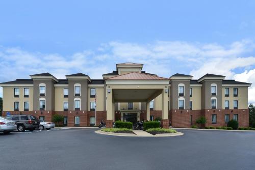 Фотография гостиницы Holiday Inn Express Hotel & Suites Petersburg/Dinwiddie, an IHG Hotel