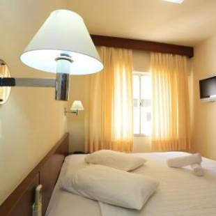 Фотографии гостиницы 
            Rede Andrade Floph