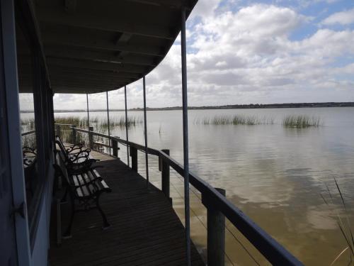 Фотография мини отеля PS Federal Retreat Paddle Steamer Goolwa