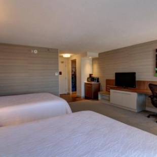 Фотографии гостиницы 
            Hilton Garden Inn Toronto/Mississauga