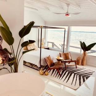 Фотографии гостиницы 
            Aqua by American Beech - Adults Only