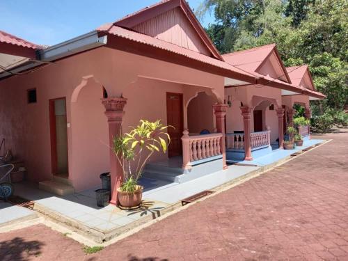 Фотографии гостиницы
OYO 90103 Bbr Bari Beach Resort