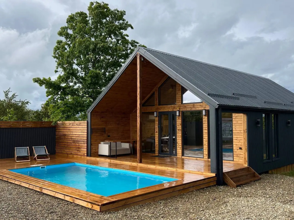 Фотография Коттеджа Частный дом Barn-House у леса с бассейном и банным чаном