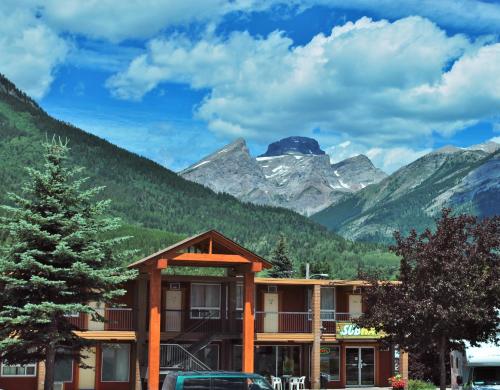 Фотография мотеля Canadas Best Value Inn and Suites Fernie