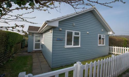 Фотография гостевого дома Swallows Croyde | 3 Bedrooms / Sleeps 6 | Beach Chalet