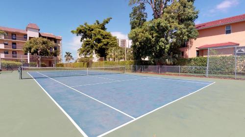 Фотографии гостевого дома
Pristine 2 Bed Condo, Steps from Free Beach Access