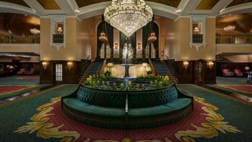 Фотография гостиницы Amway Grand Plaza Hotel, Curio Collection by Hilton