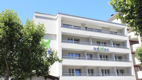 Фотография гостиницы Adhhoc Hotel