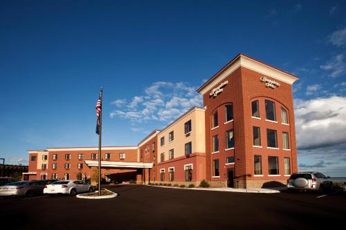 Фотография гостиницы Hampton Inn Marquette-Waterfront