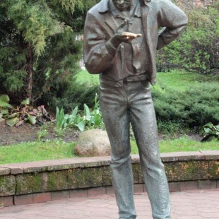 Фотография памятника Памятник Прикуривающий