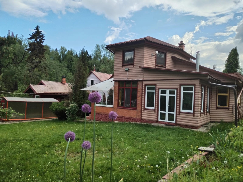 Фотография Коттеджа Частный дом Уютный жилой зимний в сказочно живописном месте