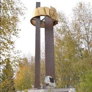 Фотография памятника Стела Строителям Коршуновстроя