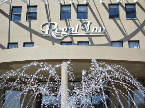Фотографии гостиницы 
            Regal Inn Hotel Midrand