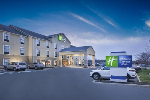 Фотография гостиницы Holiday Inn Express Hotel & Suites Circleville, an IHG Hotel