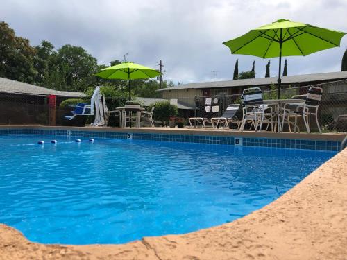 Фотография мотеля Red Bluff Inn