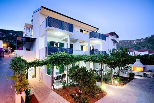 Фотография гостевого дома Apartments and rooms by the sea Komiza, Vis - 1151