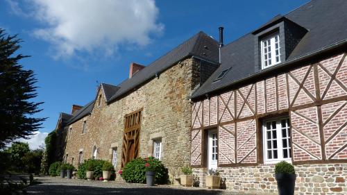 Фотографии гостевого дома
Les Guédrils