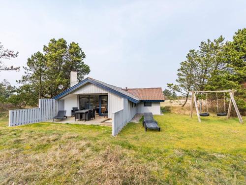 Фотография гостевого дома Holiday home Blåvand CLXXIV