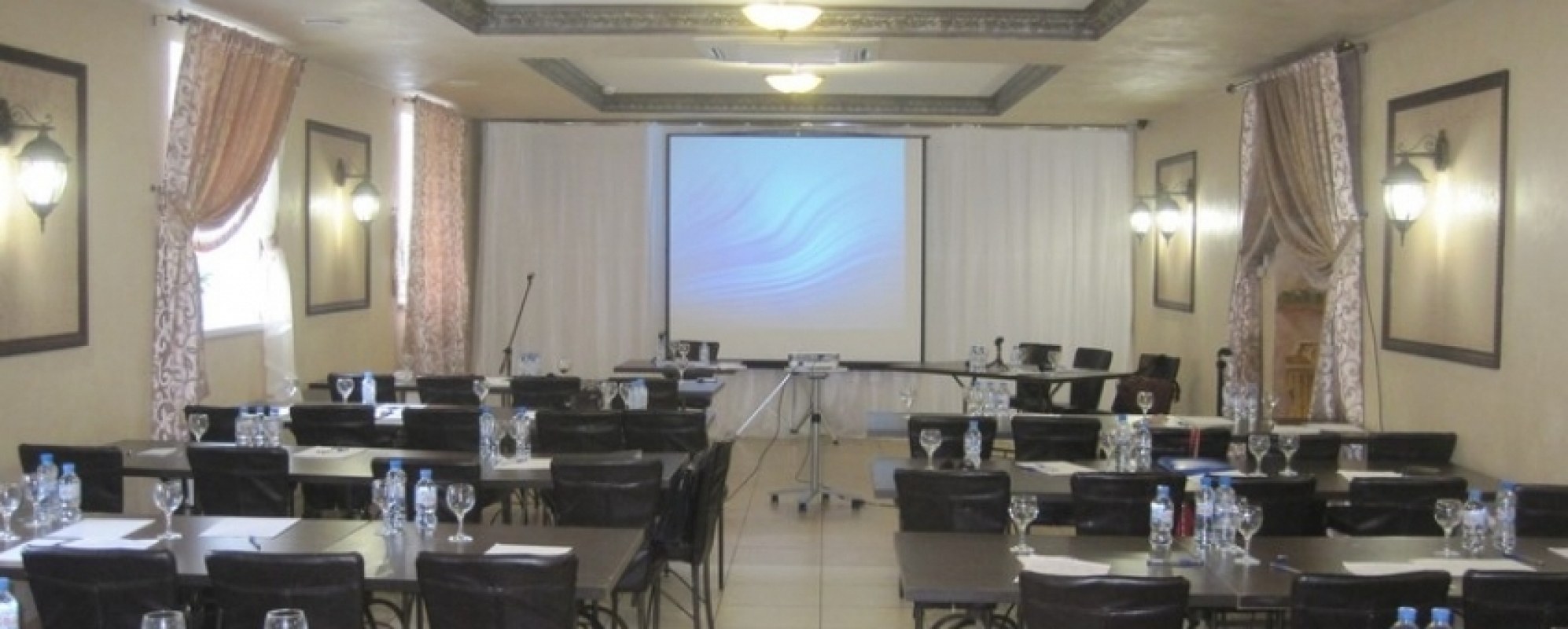 Фотографии конференц-зала Парма